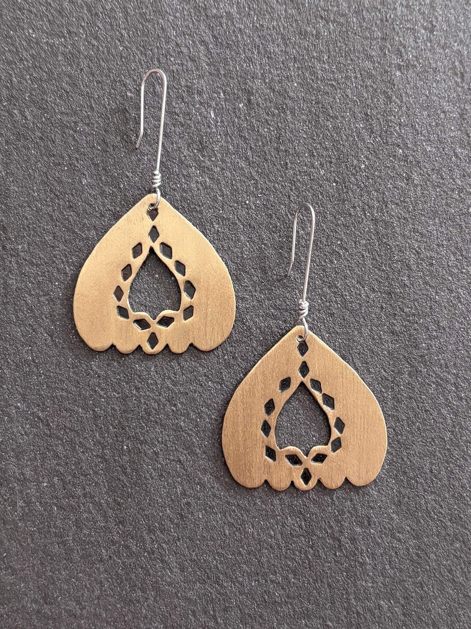 Frilled Teardrops