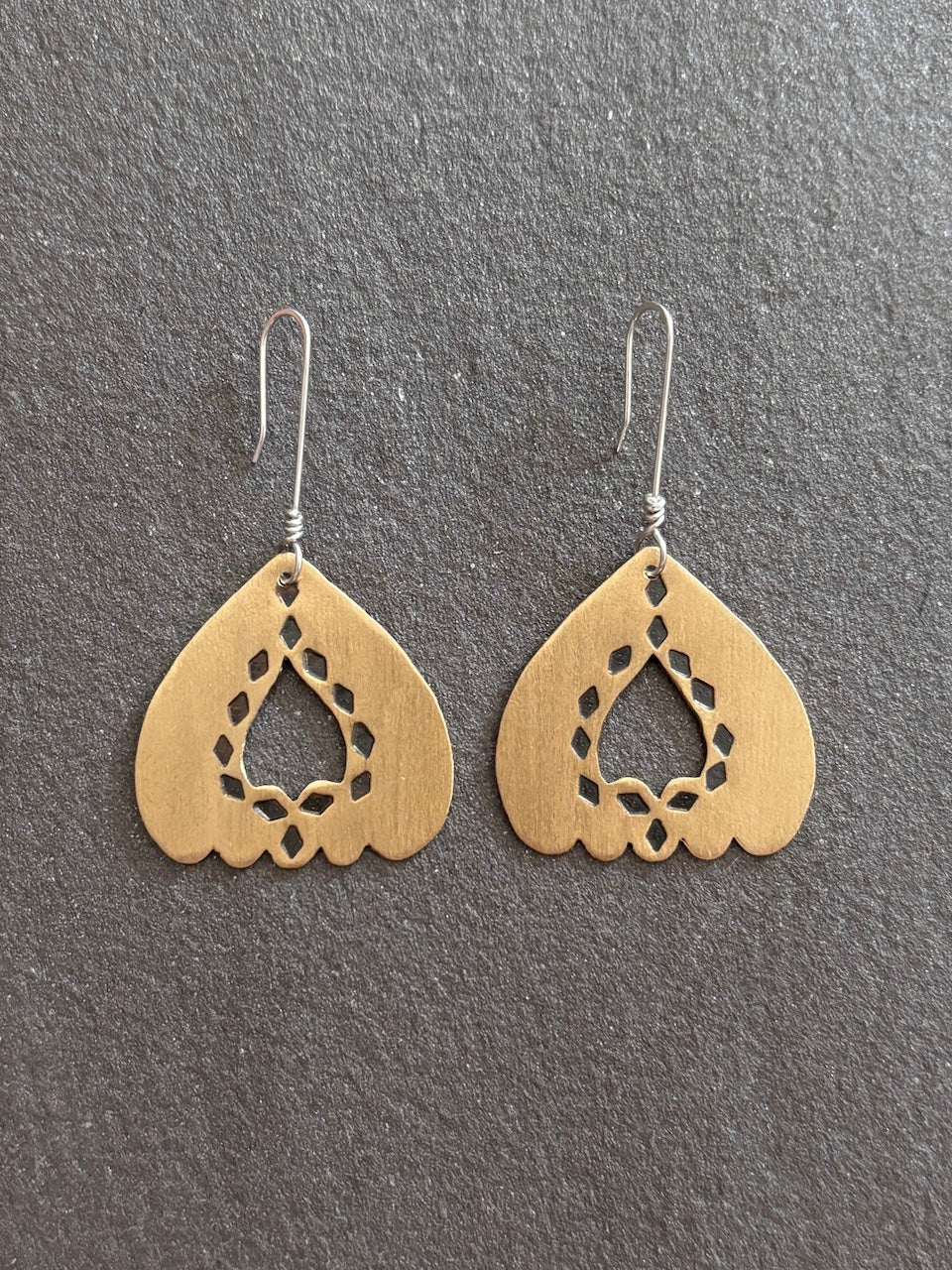 Frilled Teardrops